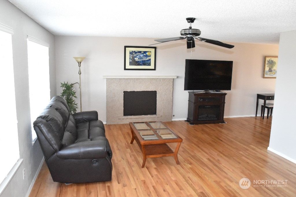 Photo of 422 S 26th Street, Renton, WA 98055 (MLS # 1991899)