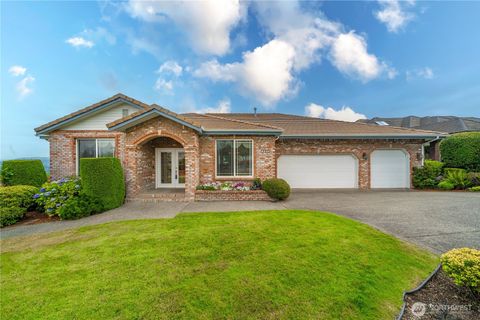 Photo of 4210 Crystal Lane Loop SE, Puyallup, WA 98372 (MLS # 2414341)
