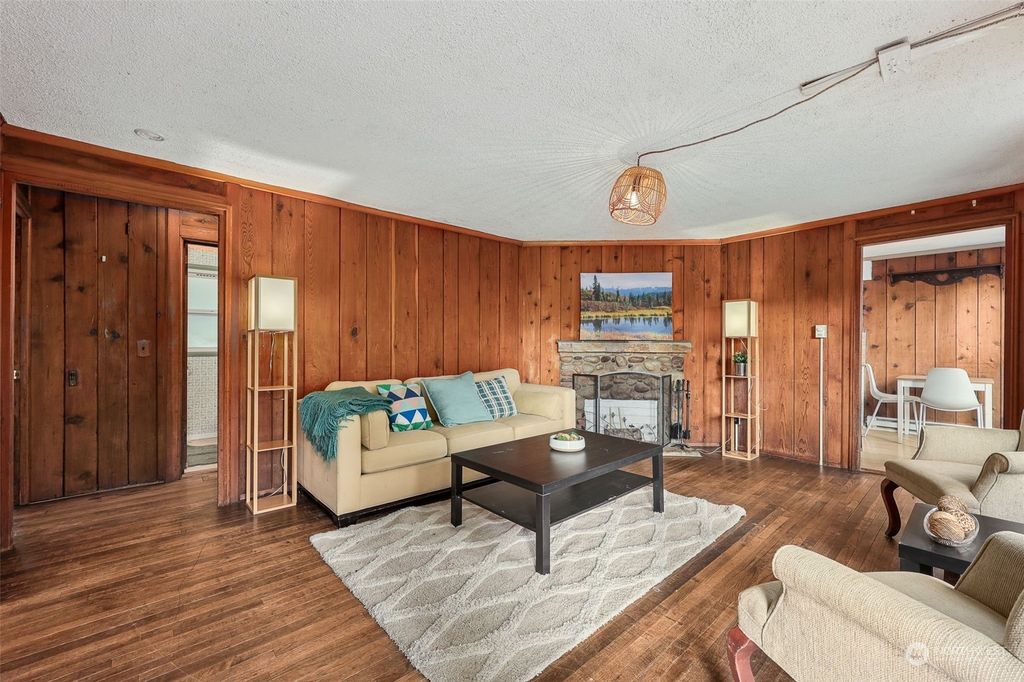 Photo of 19045 12th Avenue NE, Shoreline, WA 98155 (MLS # 2320460)