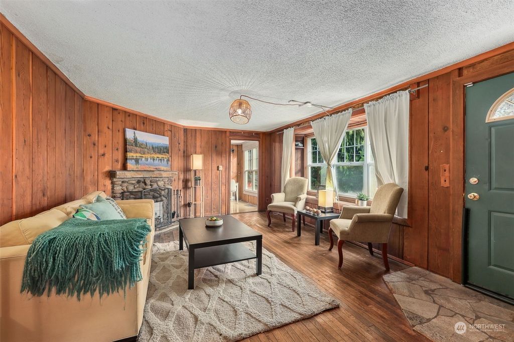 Photo of 19045 12th Avenue NE, Shoreline, WA 98155 (MLS # 2320460)
