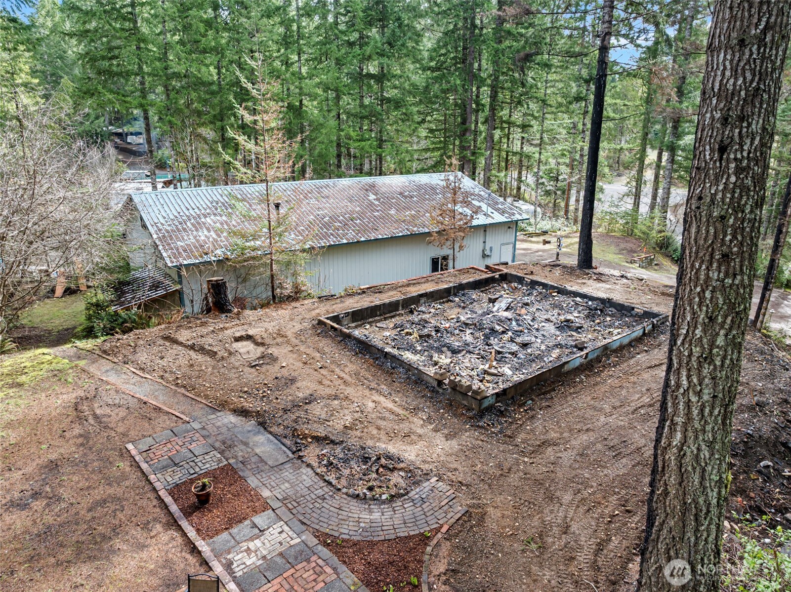 501 NE Lakeshore Drive N