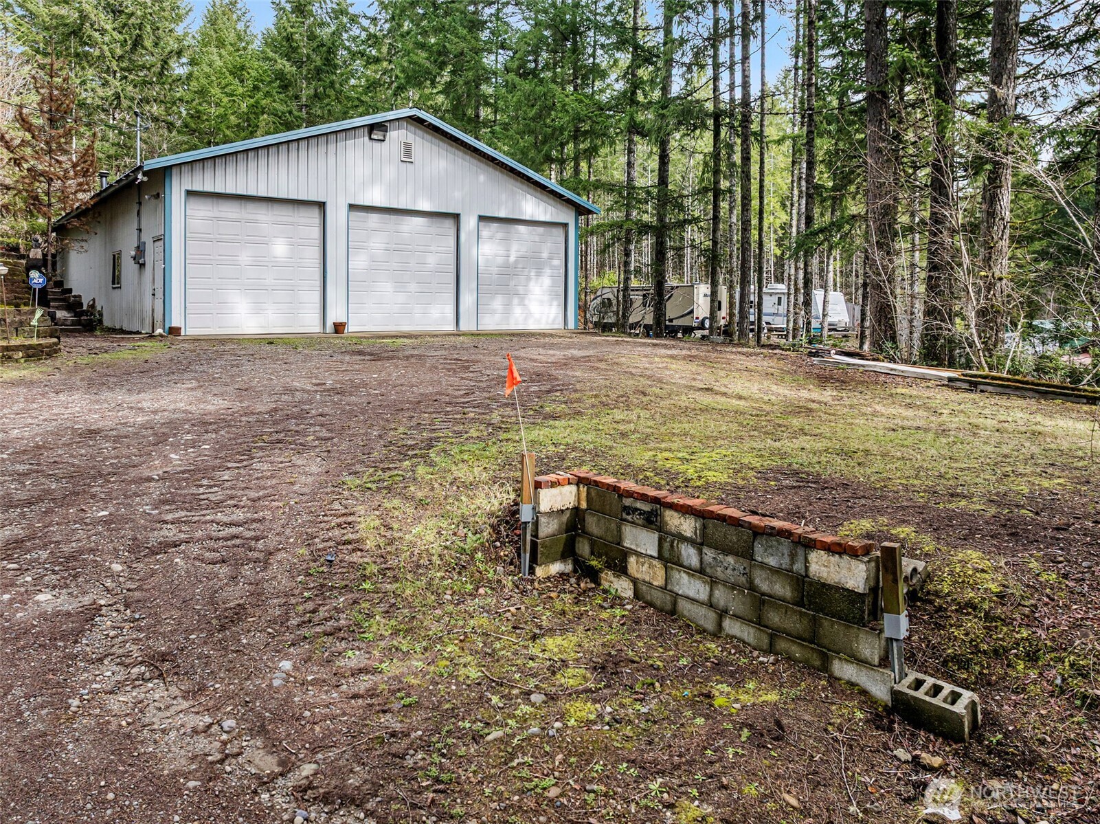 501 NE Lakeshore Drive N