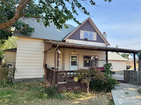 Photo of 405 NW Dellah Avenue, Wilbur, WA 99185 (MLS # 2438424)