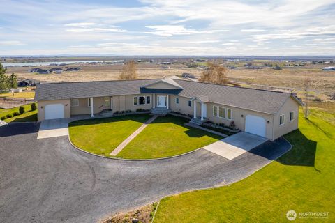 Photo of 7618 Bouldercrest Road NE, Moses Lake, WA 98837 (MLS # 2502749)