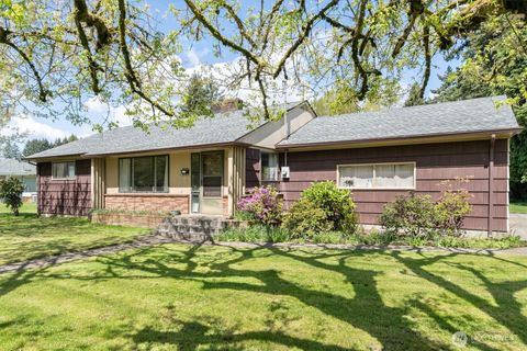 Photo of 2014 Ocean Beach Highway, Longview, WA 98632 (MLS # 2509519)