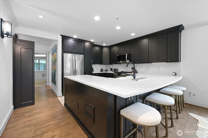 121 Lakeside Avenue 201