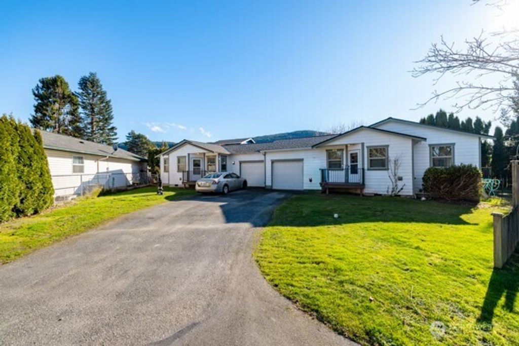 Photo of 513 Marshall Street, Sedro Woolley, WA 98284 (MLS # 2476681)