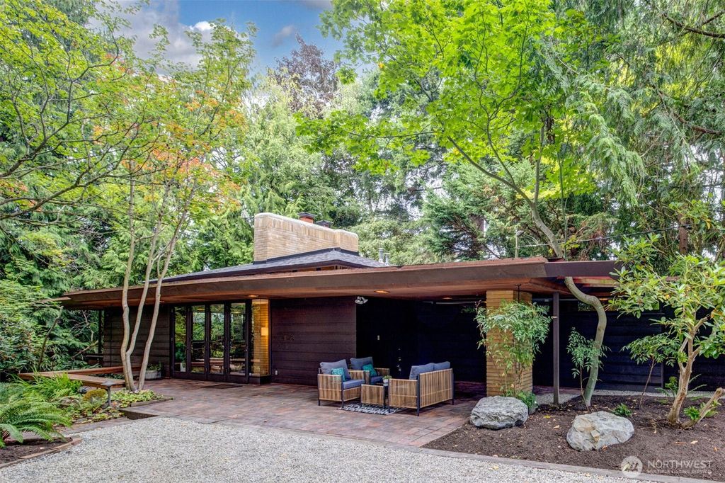 Photo of 4030 NE 104th Street, Seattle, WA 98125 (MLS # 2427773)