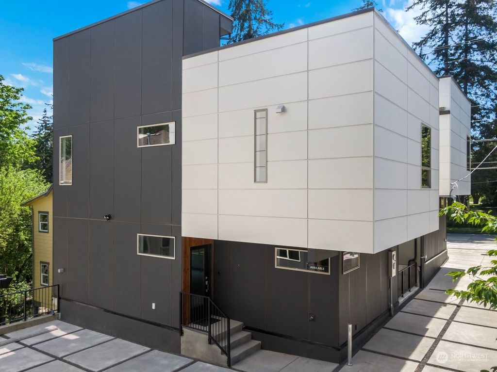 Photo of 2810 SW Genesee Street #B, Seattle, WA 98126 (MLS # 2061330)