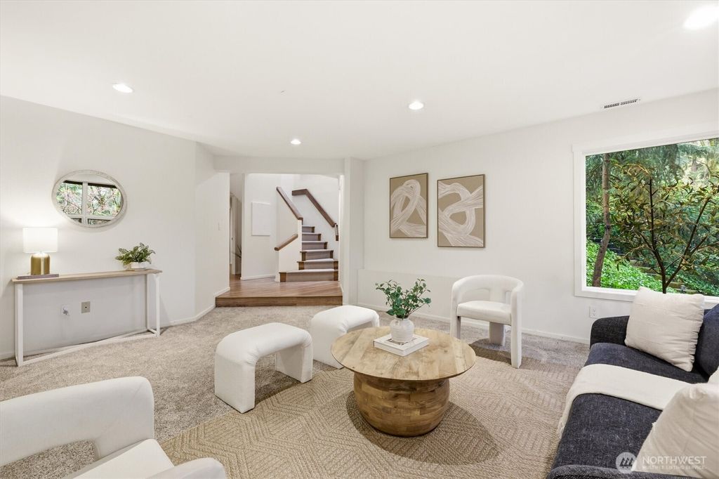 Photo of 14317 SE 49th Street, Bellevue, WA 98006 (MLS # 2507998)