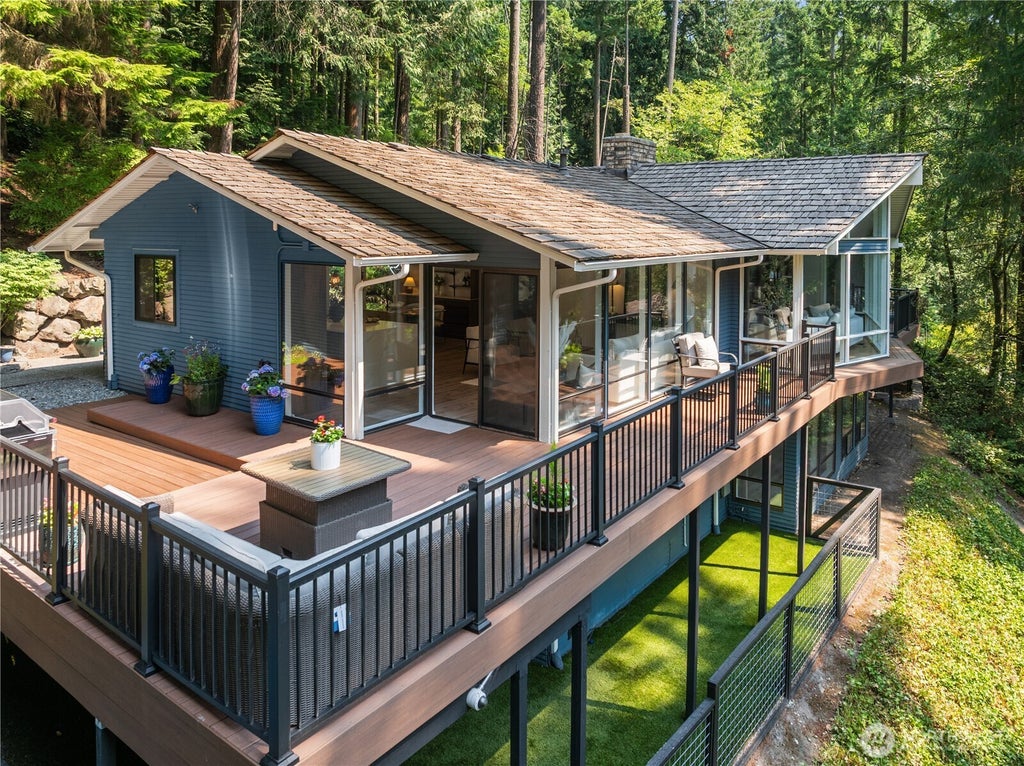 Photo of 3718 130th Avenue NE, Bellevue, WA 98005 (MLS # 2584746)