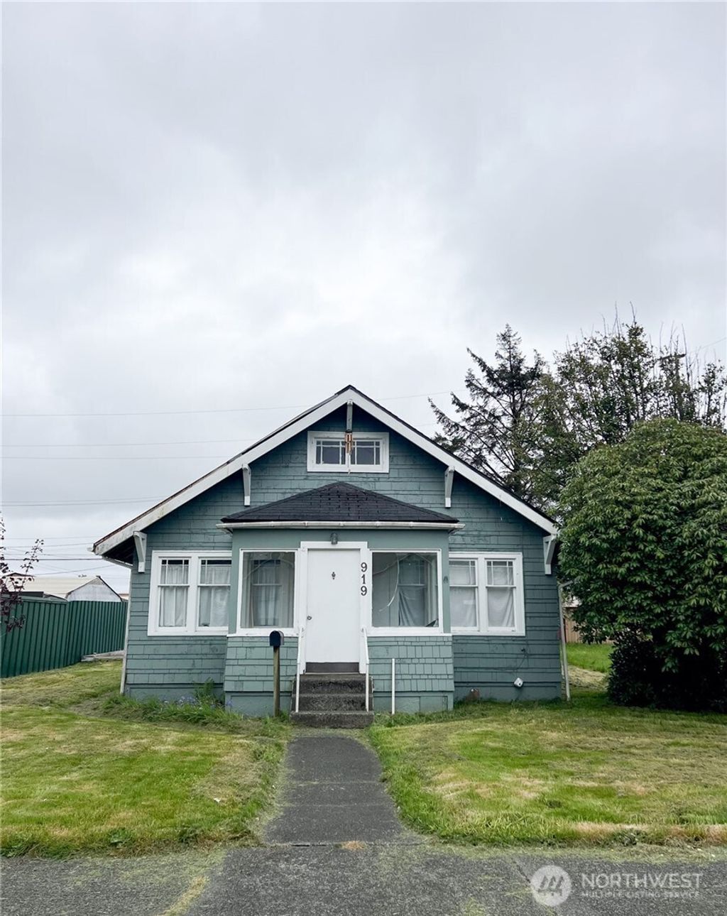 Photo of 919 &amp;9191/2 W Heron Street, Aberdeen, WA 98520 (MLS # 2473314)