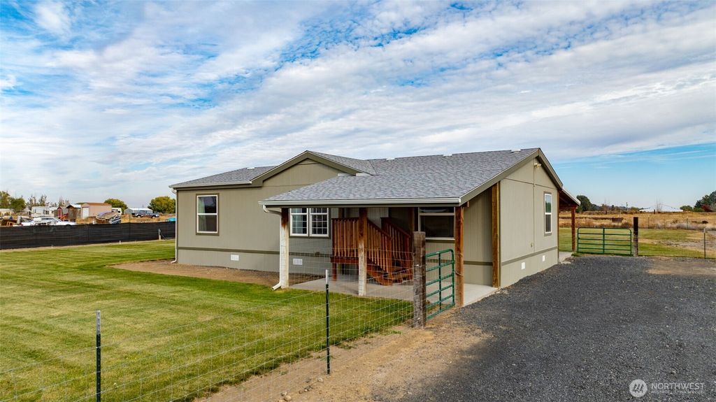 Photo of 9779 Road H.1 NE, Moses Lake, WA 98837 (MLS # 2446888)