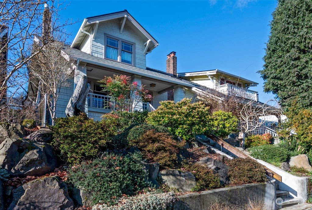 Photo of 305 32nd Avenue, Seattle, WA 98122 (MLS # 2326527)