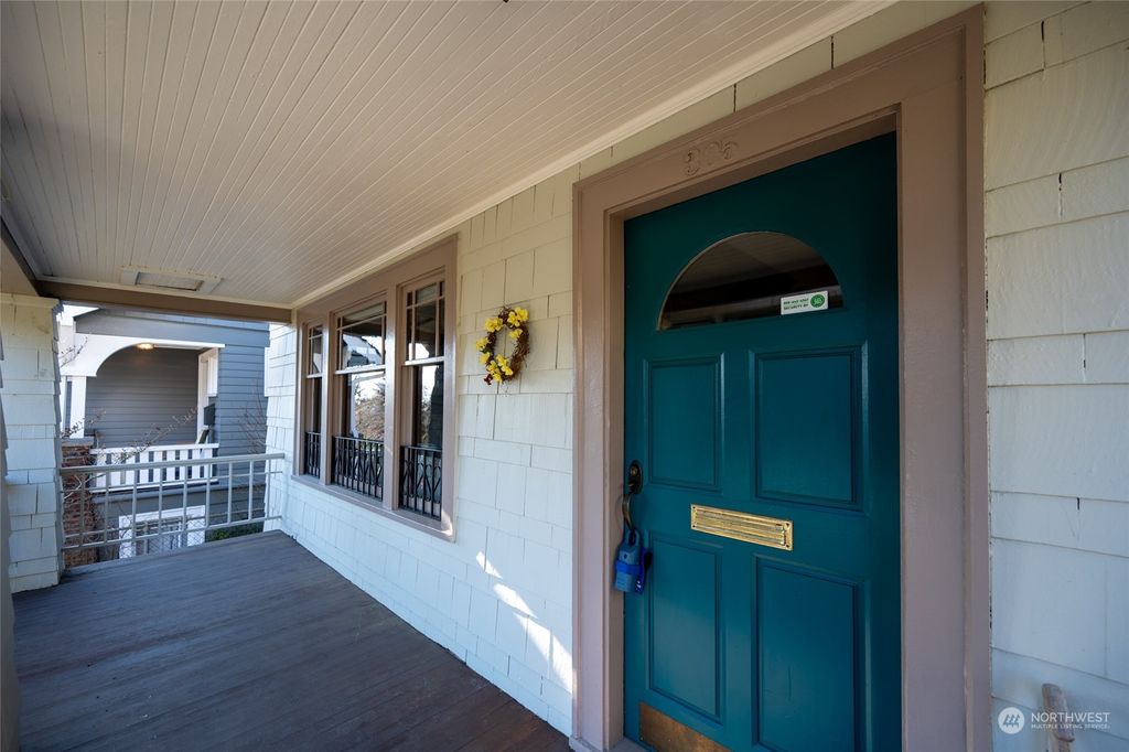 Photo of 305 32nd Avenue, Seattle, WA 98122 (MLS # 2326527)