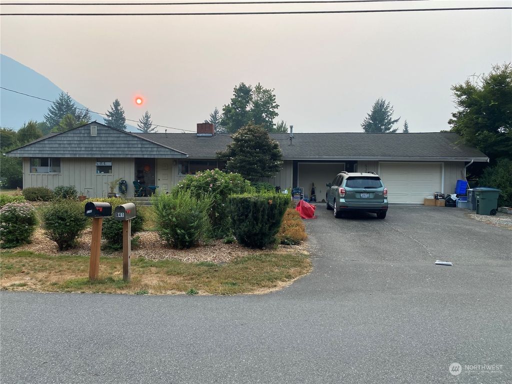 Photo of 538 Riverside Drive SE, North Bend, WA 98045 (MLS # 2154141)