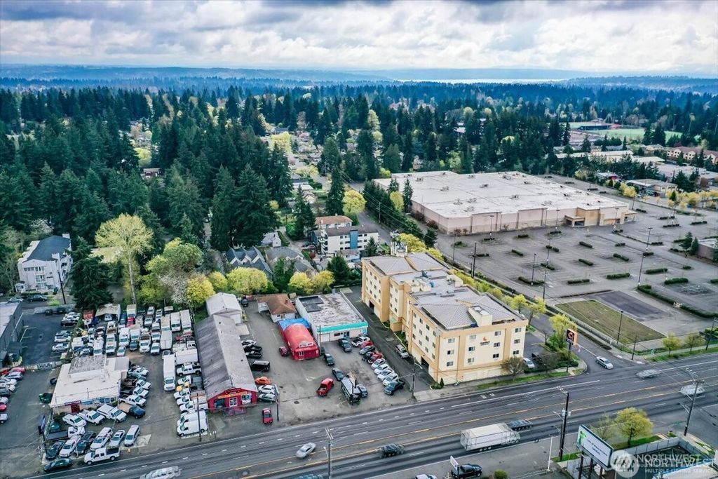 Photo of 13720 Aurora Avenue N, Seattle, WA 98133 (MLS # 2472424)