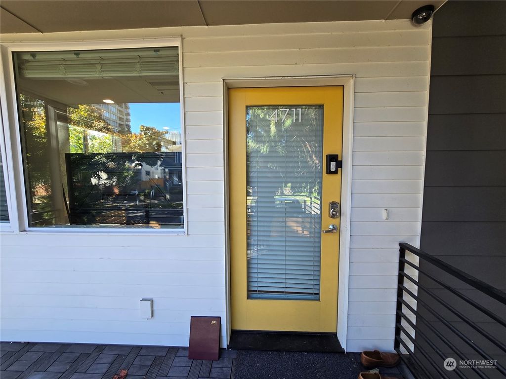 Photo of 4711 8th Avenue NE, Seattle, WA 98105 (MLS # 2326628)