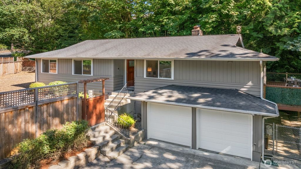 Photo of 1305 SW 140th Street, Burien, WA 98166 (MLS # 2412103)
