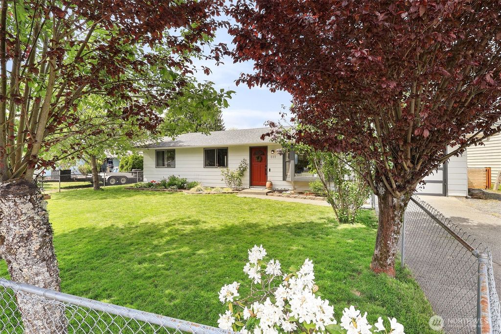 Photo of 111 Paradise Parkway, Granite Falls, WA 98252 (MLS # 2372118)