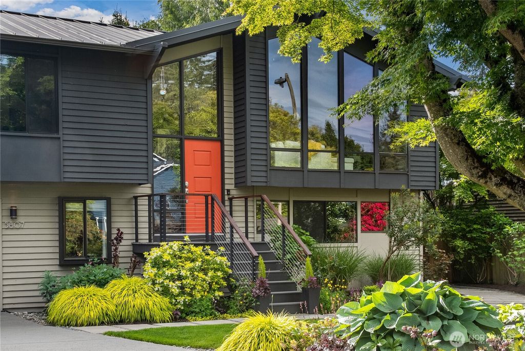Photo of 5807 112th Place NE, Kirkland, WA 98033 (MLS # 2374287)