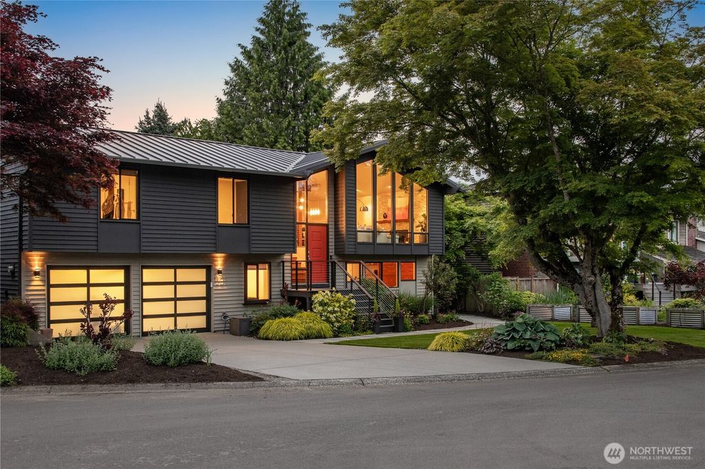 Photo of 5807 112th Place NE, Kirkland, WA 98033 (MLS # 2374287)