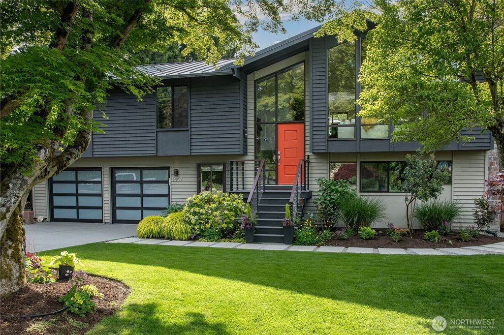 Photo of 5807 112th Place NE, Kirkland, WA 98033 (MLS # 2374287)