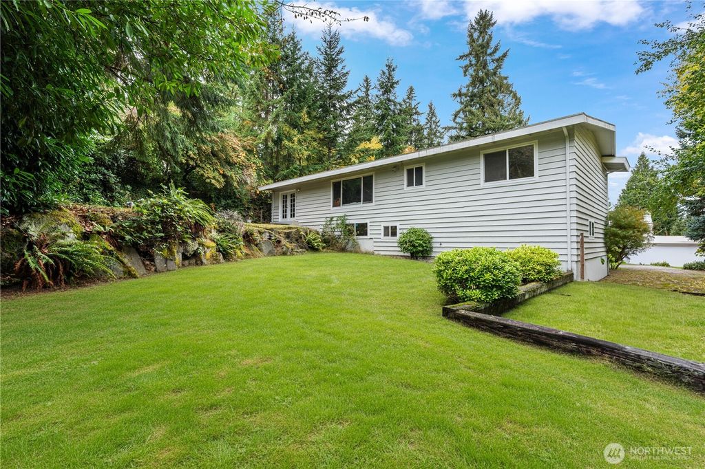 Photo of 15641 SE 24th St St, Bellevue, WA 98008 (MLS # 2449709)