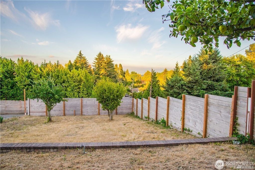 Photo of 2620 S 133rd Street, SeaTac, WA 98168 (MLS # 2428685)