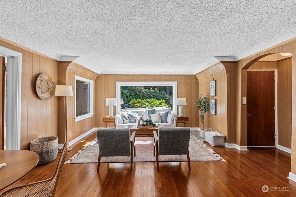 Photo of 840 NE 100th Street, Seattle, WA 98125 (MLS # 2213506)