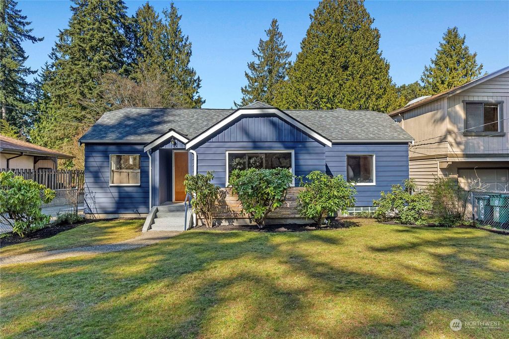 Photo of 840 NE 100th Street, Seattle, WA 98125 (MLS # 2213506)