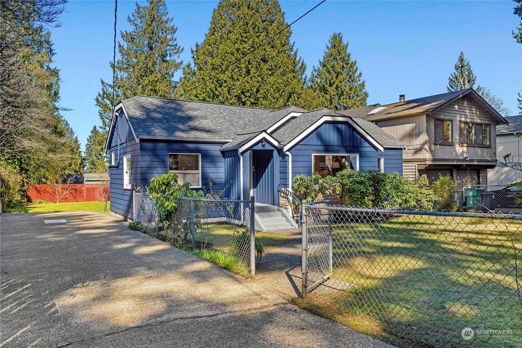 Photo of 840 NE 100th Street, Seattle, WA 98125 (MLS # 2213506)