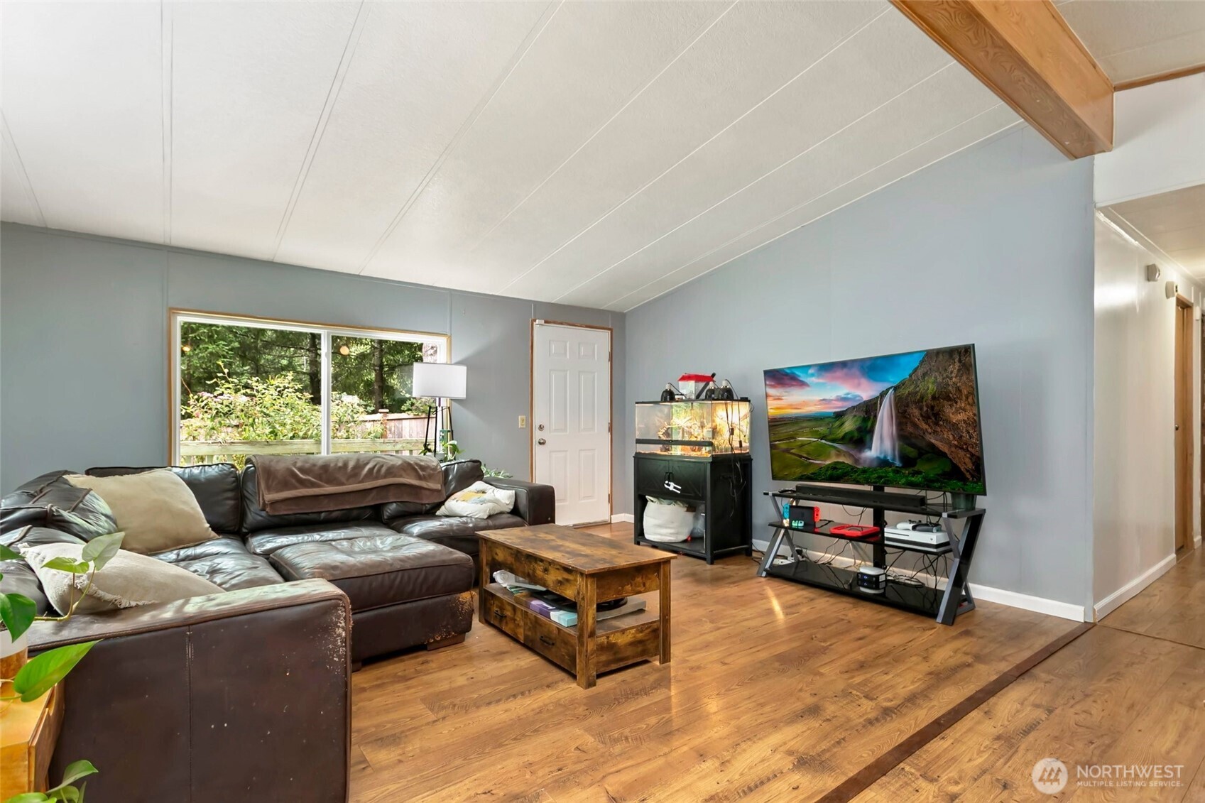 521 NE Larson Lake Road
