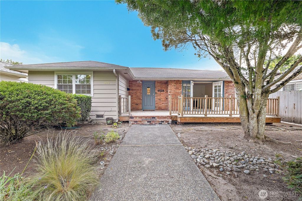 Photo of 4528 NE 170th Street, Lake Forest Park, WA 98155 (MLS # 2424748)