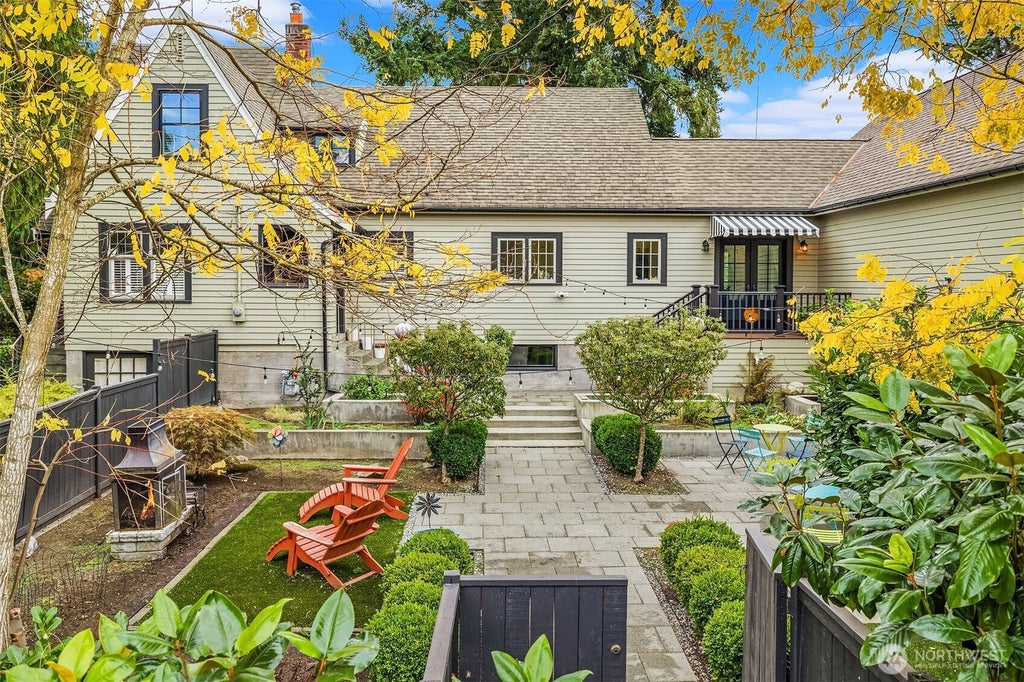Photo of 1060 Spruce Street, Edmonds, WA 98020 (MLS # 2593733)
