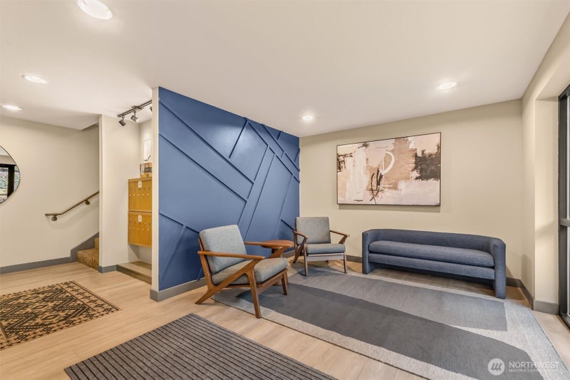 505 W Roy Street 304