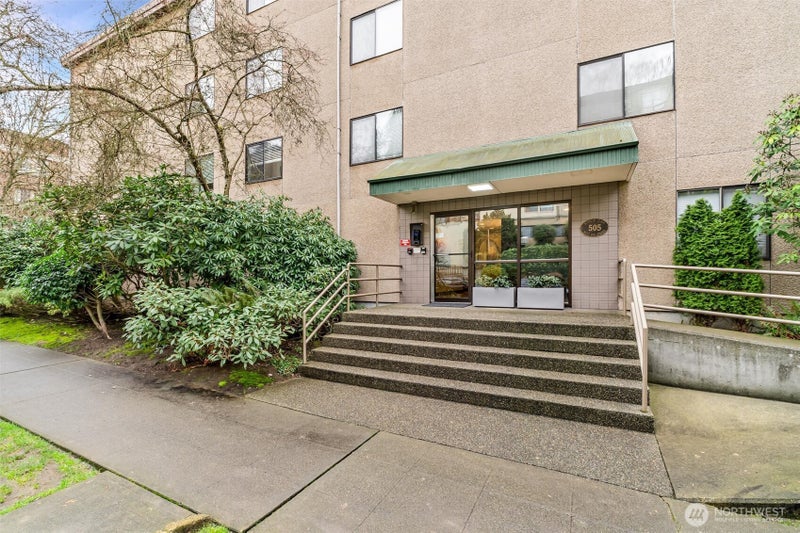 505 W Roy Street 304