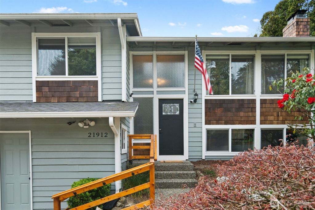 Photo of 21912 1st Avenue W, Bothell, WA 98021 (MLS # 2356039)