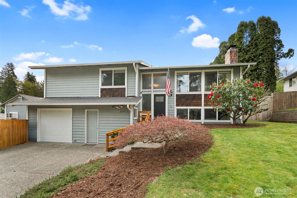 Photo of 21912 1st Avenue W, Bothell, WA 98021 (MLS # 2356039)