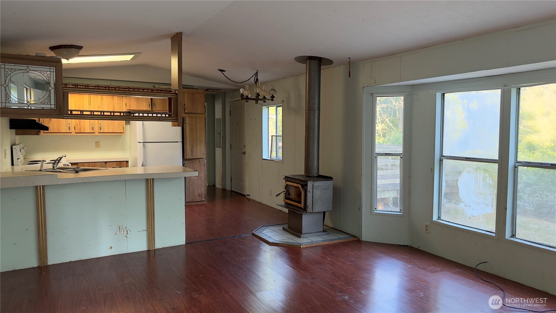 32 E Mountain View RD