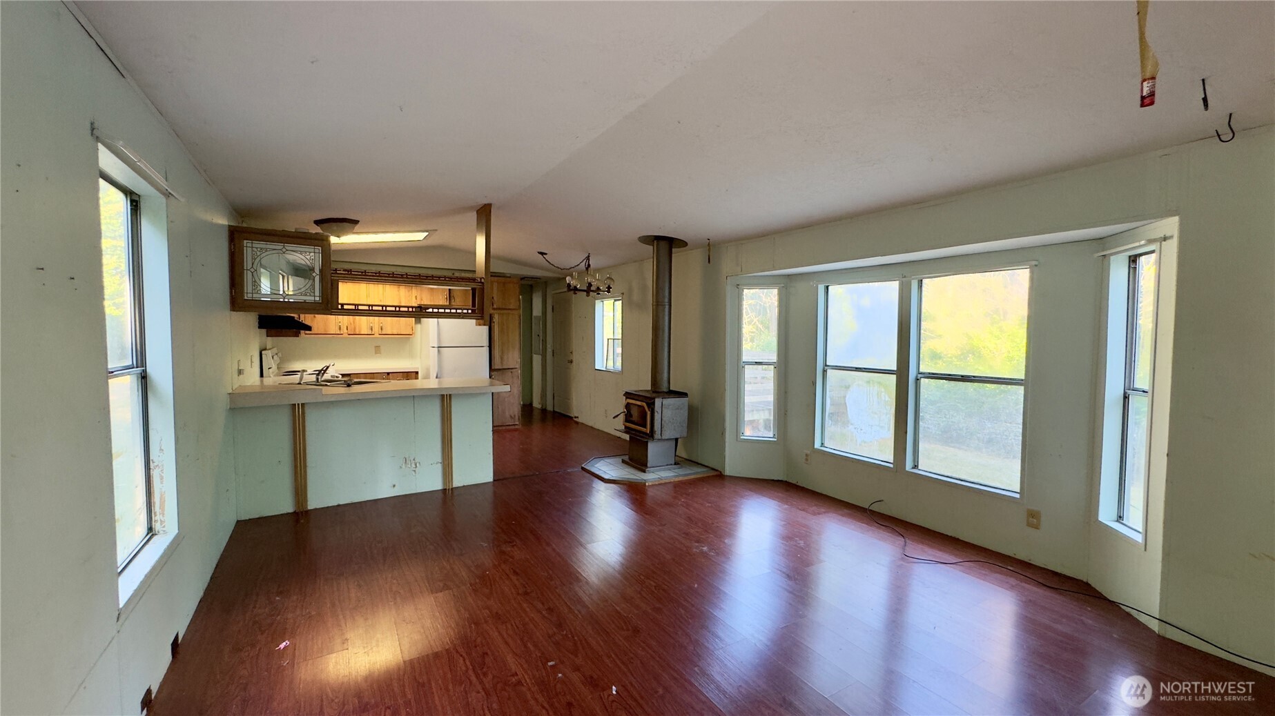 32 E Mountain View RD