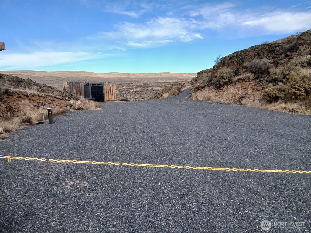 Photo of 566 Ashwood Place, Ephrata, WA 98823 (MLS # 2457785)