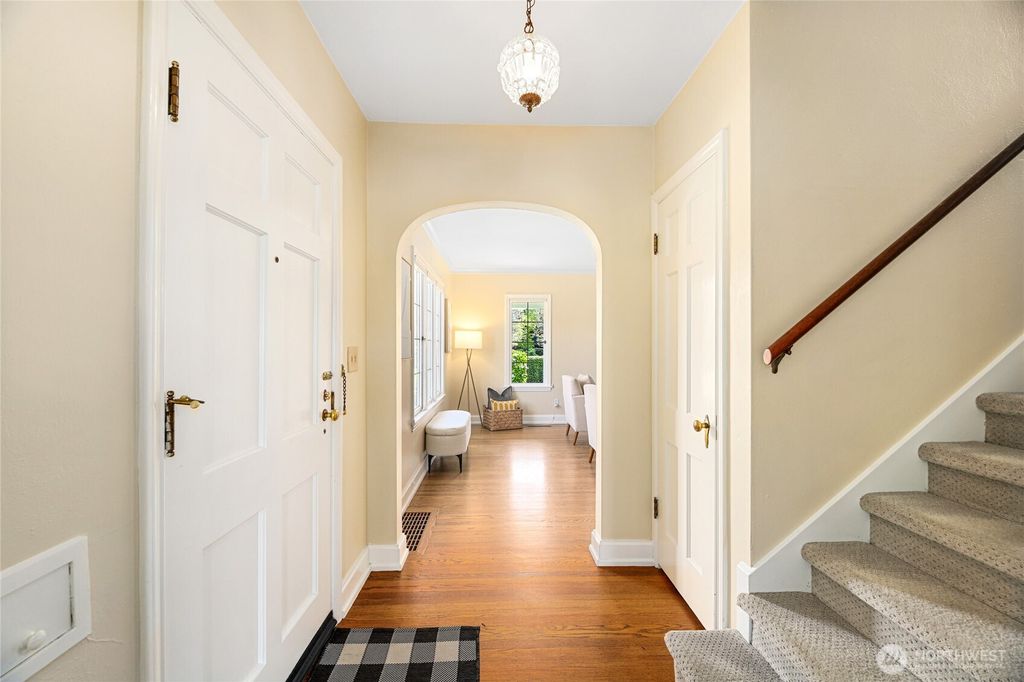 Photo of 2803 W Garfield Street, Seattle, WA 98199 (MLS # 2365812)