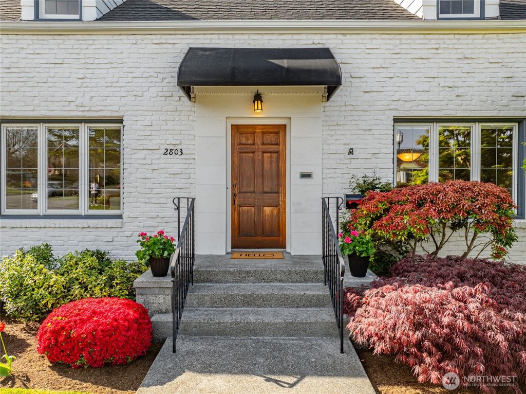 Photo of 2803 W Garfield Street, Seattle, WA 98199 (MLS # 2365812)