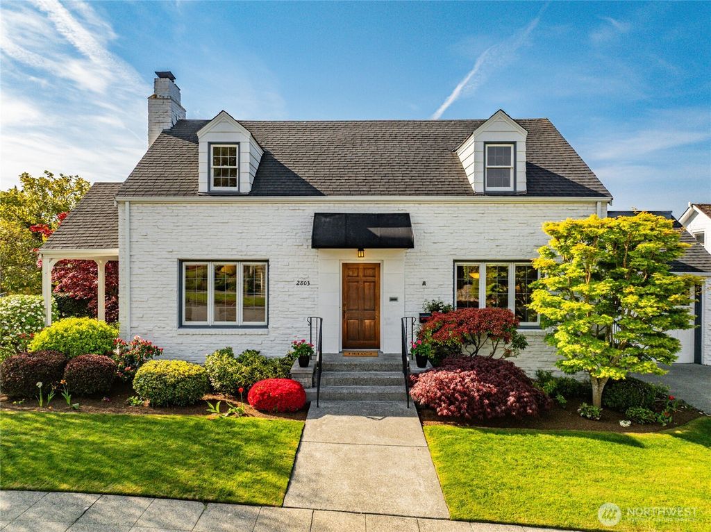 Photo of 2803 W Garfield Street, Seattle, WA 98199 (MLS # 2365812)