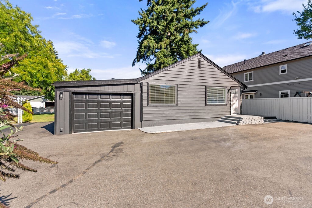 6226 NE 198th Street