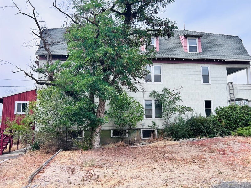 12 E 4th Avenue