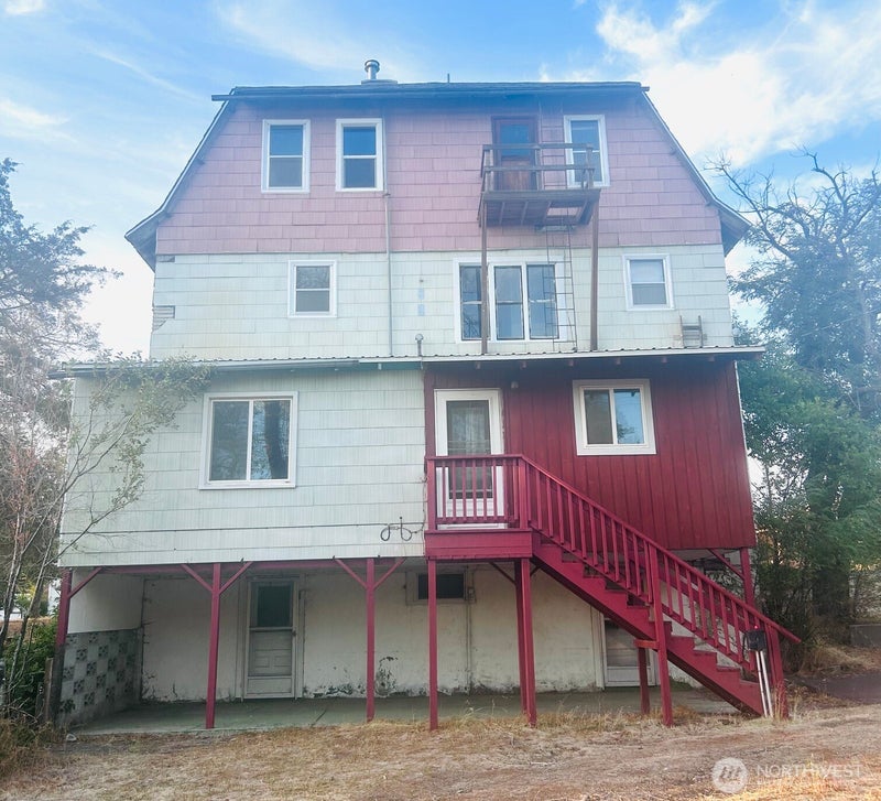 12 E 4th Avenue
