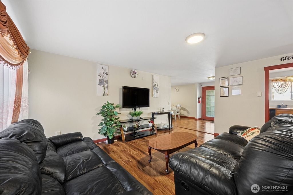 Photo of 2517 132nd St Se St, Everett, WA 98208 (MLS # 2472108)