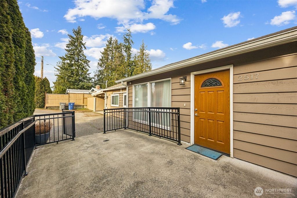 Photo of 2517 132nd St Se St, Everett, WA 98208 (MLS # 2472108)